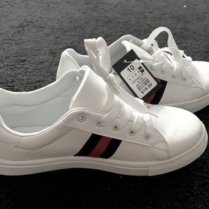 Brand NEW white sneakers